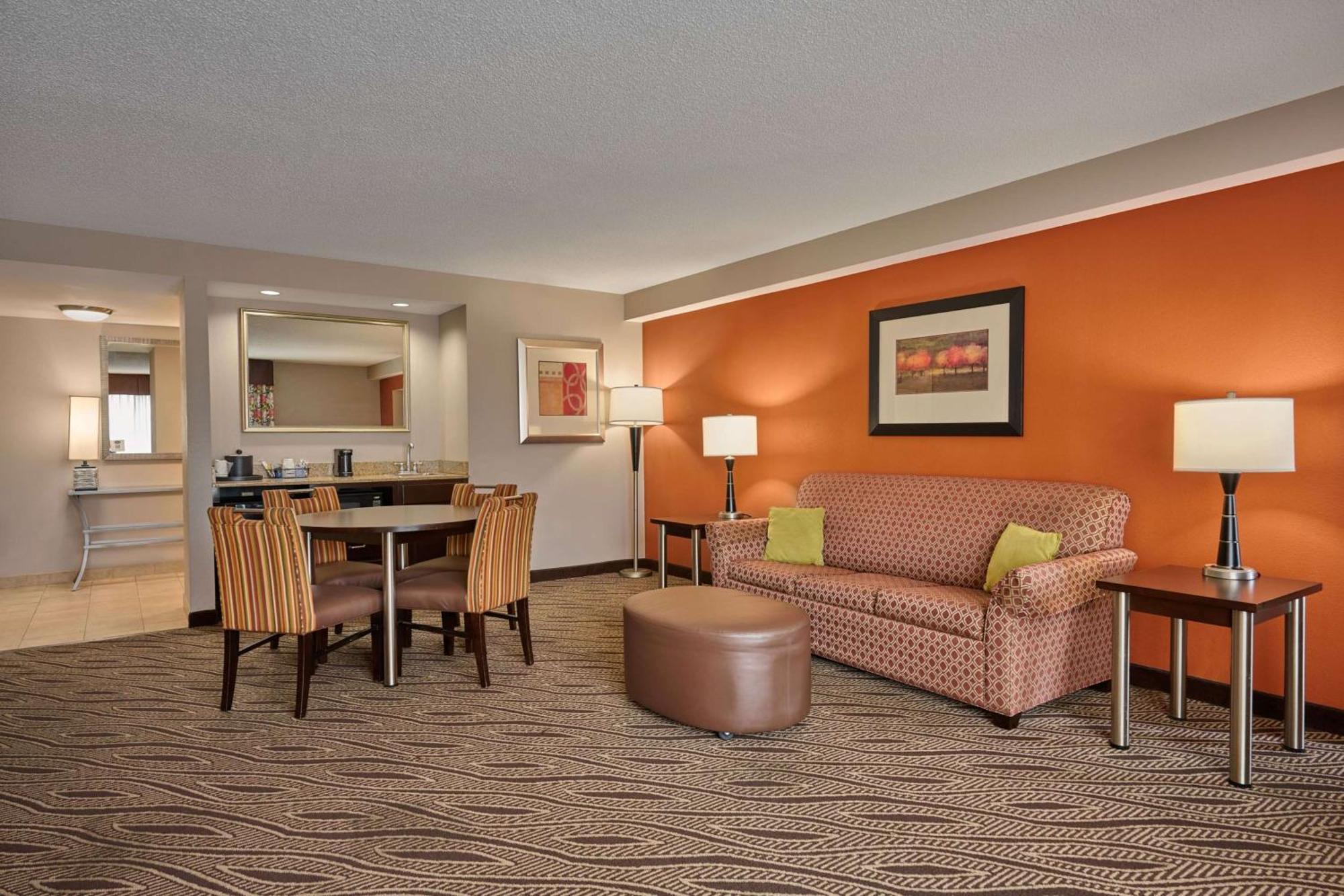 Hampton Inn Evansville Airport Экстерьер фото